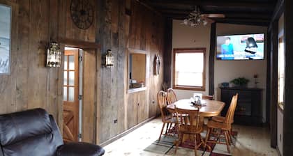 Newly remolded Lodge close to public boat ramps , beach and fishing charters.