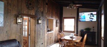 Newly remolded Lodge close to public boat ramps , beach and fishing charters.