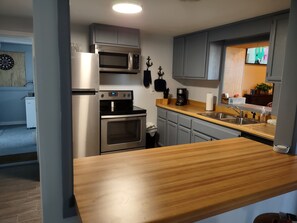 Fridge, microwave, oven, stovetop - Newly remolded Lodge close to public boat ramps , beach and fishing charters. (Port Clinton)