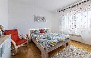 3 bedrooms, iron/ironing board, free WiFi, bed sheets - 3 bedroom awesome apartment in Pula (Pula)