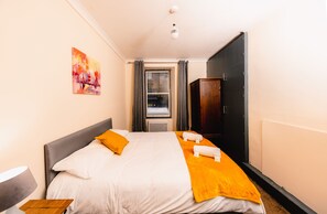 4 Schlafzimmer, Zimmersafe, Bügeleisen/Bügelbrett, Reisekinderbett