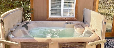 Outdoor spa tub