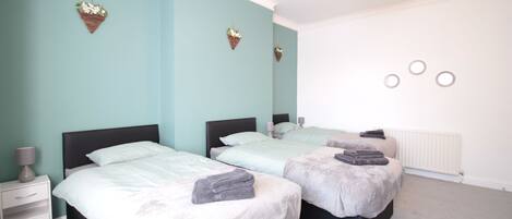 2 sovrum, skrivbord, strykjärn/strykbräda och gratis wi-fi