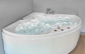 Combined shower/bathtub