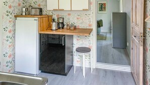 A compact kitchen with a refrigerator, a coffee maker, a kettle, and a toaster. - Cozy home in Sollebrunn with sauna (Sollebrunn)