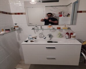 Douche, serviettes fournies