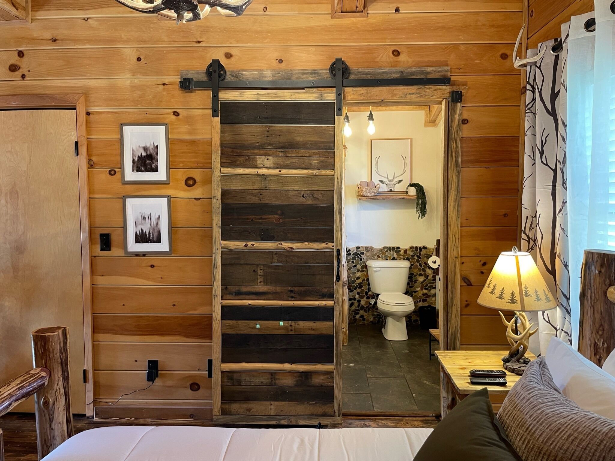 2 slaapkamers, een strijkplank/strijkijzer, gratis wifi, beddengoed