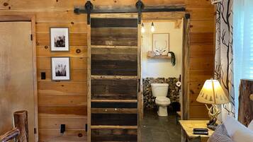 2 slaapkamers, een strijkplank/strijkijzer, gratis wifi, beddengoed