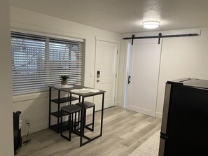 Dining - Adorable Studio by SLCC (Salt Lake City)