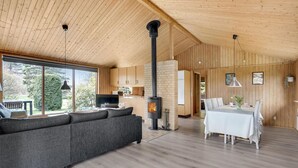 A modern log cabin with a large living area, a dining space, and a kitchen. - Awesome home in Væggerløse with kitchen (Væggerløse)