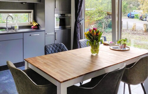 Amazing home in Dwingeloo with WiFi