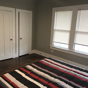 3 bedrooms, iron/ironing board, free WiFi, bed sheets - Spacious Colonial 3 bedroom near downtown (San Antonio)