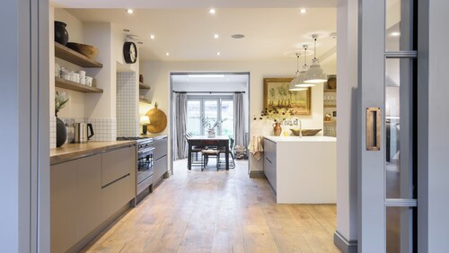 Bristol Gardens - Luxury Home, 2 min from the Beach