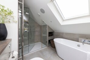 Hair dryer, towels - Bristol Gardens - Luxury Home, 2 min from the Beach (Brighton)