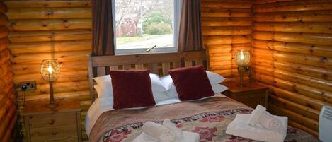 2 habitaciones, tabla de planchar con plancha y cuna de viaje