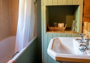 Sèche-cheveux, serviettes fournies