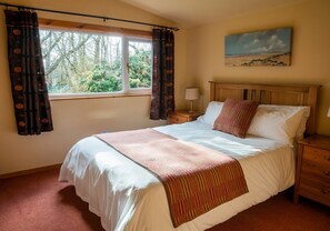 3 bedrooms, iron/ironing board, travel crib, free WiFi