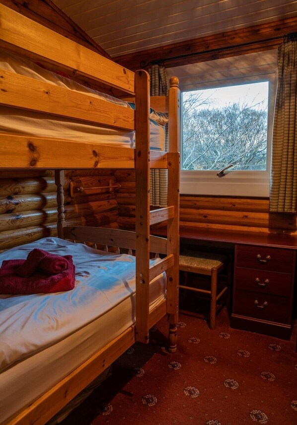 3 bedrooms, iron/ironing board, travel cot, free WiFi