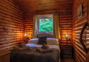 3 bedrooms, iron/ironing board, travel cot, free WiFi