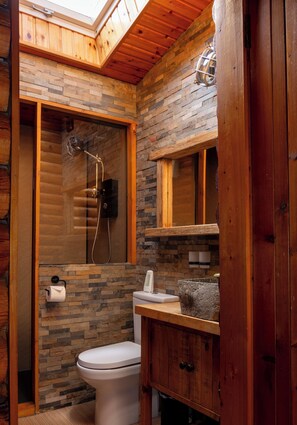 SĂšche-cheveux, serviettes fournies