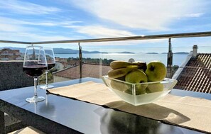 تناول الطعام بالخارج