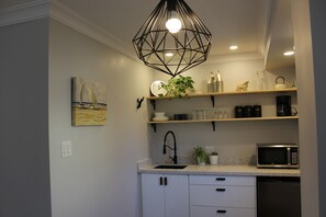 Microwave, stovetop, coffee/tea maker, electric kettle - Stylish Main Level Suite with Separate Entrance, Private Patio and 2 Car Parking (Aurora)