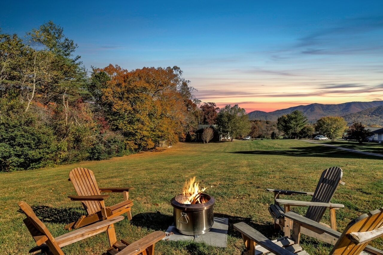 BlueRidge View/2 Kings/10min to Asheville