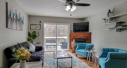 2 bedroom Hide-a-way with Balcony- minutes from Lake George