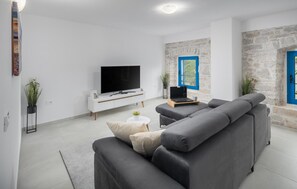 Fernseher, Tischfußball