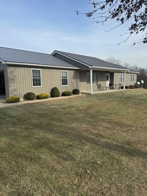 Exterior - Relaxing, Quiet get away where you can enjoy the outdoors. (Elsberry)