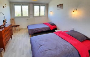 4 bedrooms, travel cot, free WiFi, bed sheets