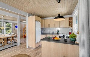 Refrigerador, placa de cocina, lavavajillas, cafetera/tetera