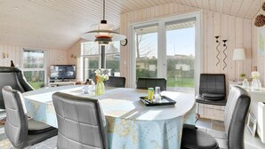 A dining area with a round table covered in a world map tablecloth, surrounded by leather chairs. - Beautiful home in Sydals with WiFi (Sydals)