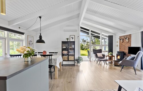 Awesome home in Strandby with WiFi
