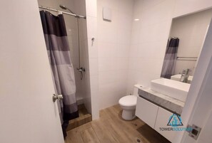 Doccia, asciugacapelli, asciugamani, sapone