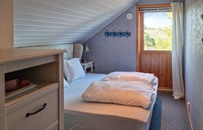 4 bedrooms, travel crib, free WiFi