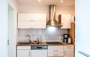 Kühlschrank, Herdplatte, Geschirrspüler