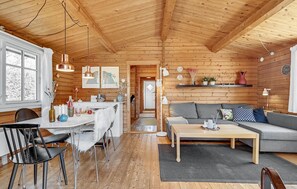 Interior - Nice home in Knebel with kitchen (Knebel)