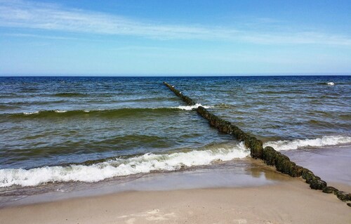 2 bedroom beach front home in Sianozety