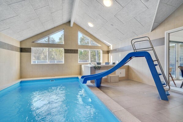 Piscine intérieure