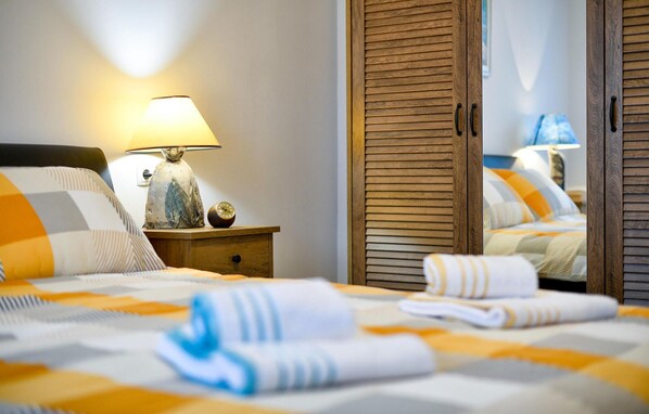 2 bedrooms, travel crib, free WiFi, bed sheets