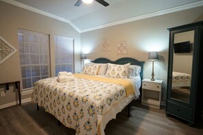4 habitaciones, escritorio, tabla de planchar con plancha y wifi gratis 