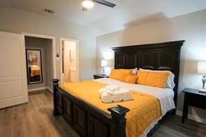 4 bedrooms, desk, iron/ironing board, free WiFi