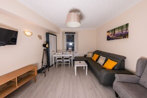 TV - Warm & welcoming City Centre Apartment near Meadows (Edinburgh)