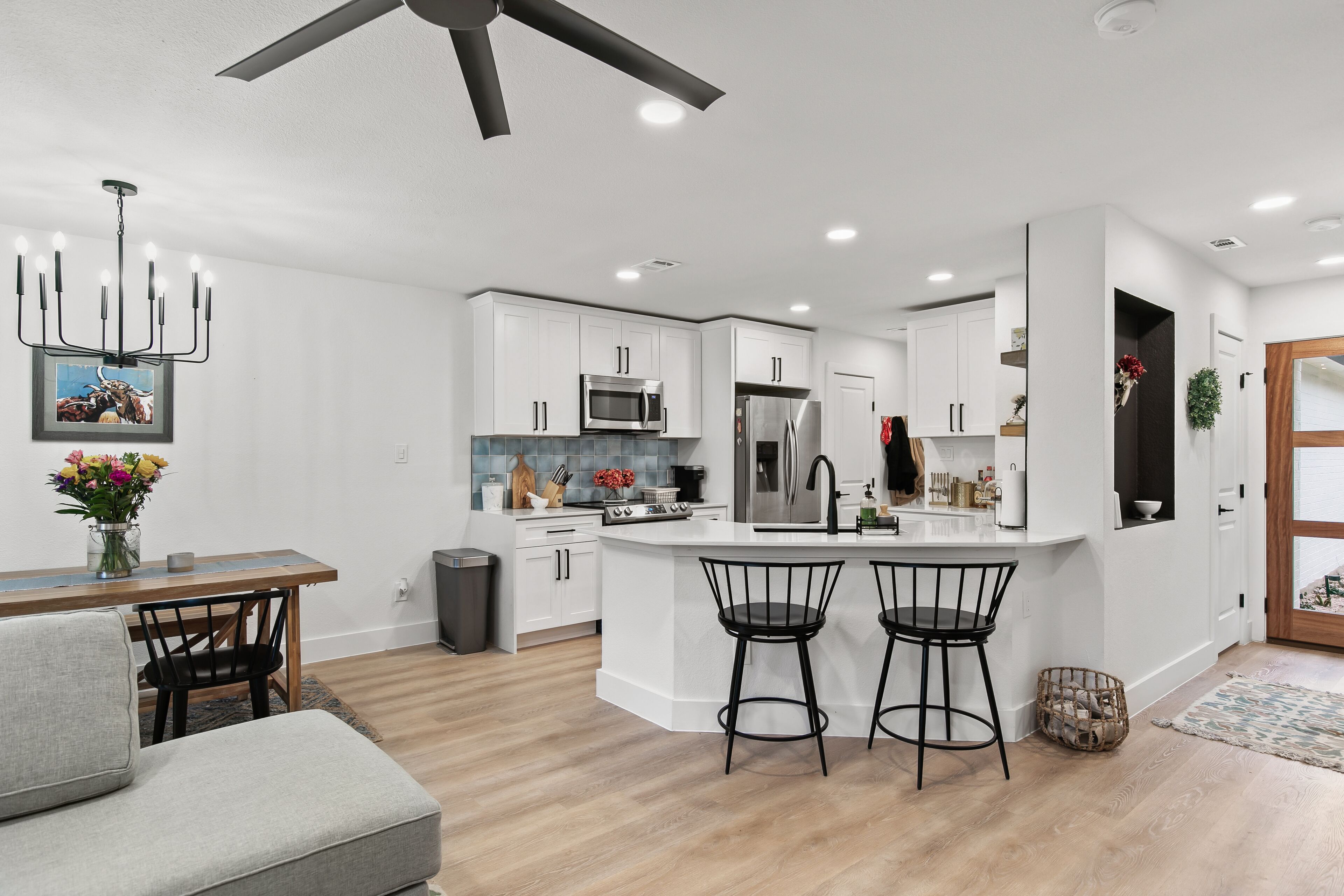 Køleskab, mikrobølgeovn, ovn, kogeplade