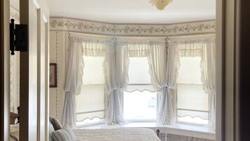 5 bedrooms, free WiFi, bed sheets