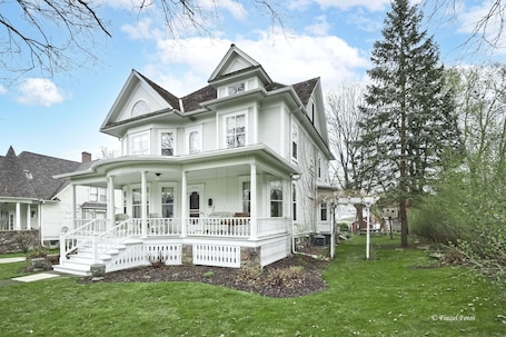 Exterior. 1905 Victorian Farmhouse close to Lake Geneva.