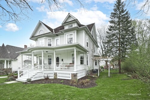 1905 Victorian Farmhouse close to Lake Geneva.