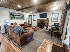 Smart TV, fireplace