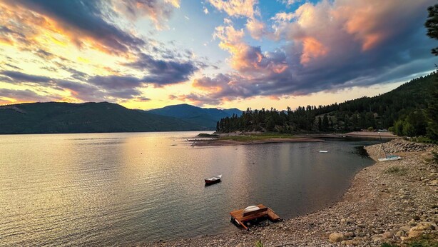 Beach towels - Croll Cabins-Armstrong Library- #5 at Vallecito Lake, private lawn, great views! (Bayfield)